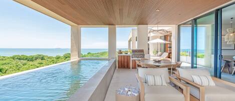 Lämmitetty uima-allas