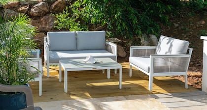 Anestasi Cottage
Brand new charming cottage with water views close to Cruz Bay