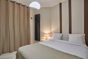 Leilighet | Skrivebord for bærbar PC, strykejern/-brett og sengetøy