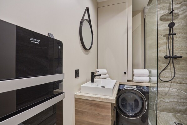 Căn hộ | Phòng tắm | Máy sấy tóc, xà phòng 