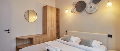 Departamento | Espacio para trabajar con laptop y tabla de planchar con plancha