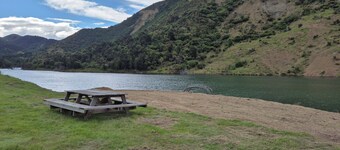 Cottage on Woodchester Station, family friendly.