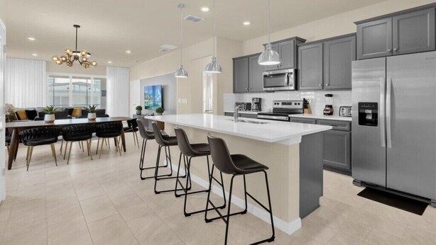 Coffee/tea maker, fridge, microwave, oven - 7 BD/ 5.5 BA Windsor Cay (16203 TW) (Clermont)