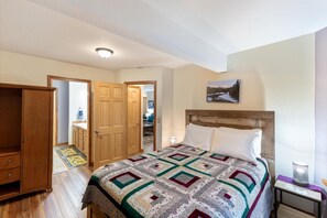 3 室のベッドルーム、アイロン / アイロン台、旅行用ベビーベッド、WiFi (無料)