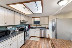 冷蔵庫、電子レンジ、オーブン、食器洗い機