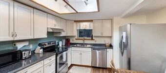 Woodland Retreat -  Forested Home Outside City Limits Sleeps 7