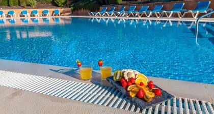 Townhouse w/ Pool and BBQ in Albufeira