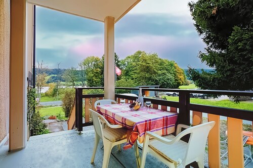 Lake view, terrace, private parking, near train station 