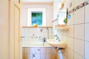 Whirlpool, Haartrockner, Handtücher, Seife