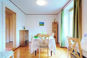 Dining - Lake view, terrace, private parking, near train station  (Le Chenit)