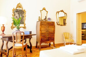 3 Schlafzimmer, Zimmersafe, Schreibtisch, Bügeleisen/Bügelbrett