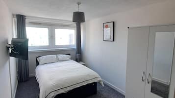 2 bedrooms, iron/ironing board, WiFi, bed sheets