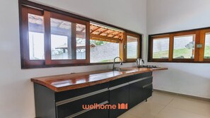 Microwave, oven, stovetop, coffee/tea maker