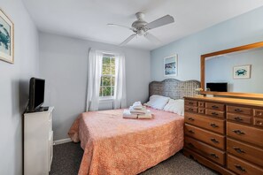 3 habitaciones, tabla de planchar con plancha y cuna de viaje 