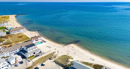 Walk to Beach, Pet-Friendly, Ping Pong & Fire Pit