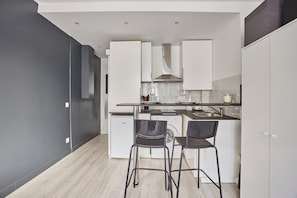 Ferienhaus | Eigene Küche | Wasserkocher mit Kaffee-/Teezubehör, Kühlschrank, Mikrowelle