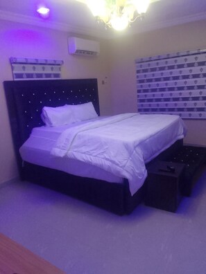 4 bedrooms, iron/ironing board, WiFi