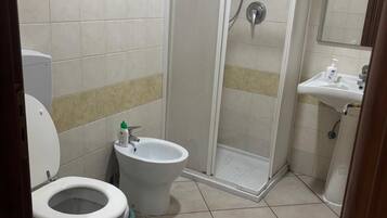 Doppia Classic | Bagno | Doccia, asciugacapelli, asciugamani, sapone