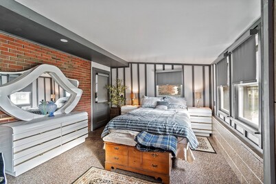 Charming 3-bedroom 5 Bed house with WiFi & extras in delightful Geneva