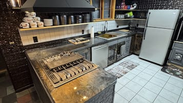 冰箱、微波炉、烤箱、炉灶