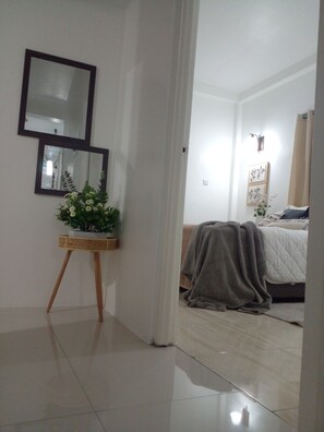 2 bedrooms, iron/ironing board, WiFi