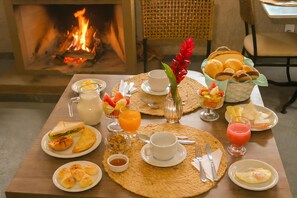 Free daily buffet breakfast - Pousada Reserva Penedo (Itatiaia)