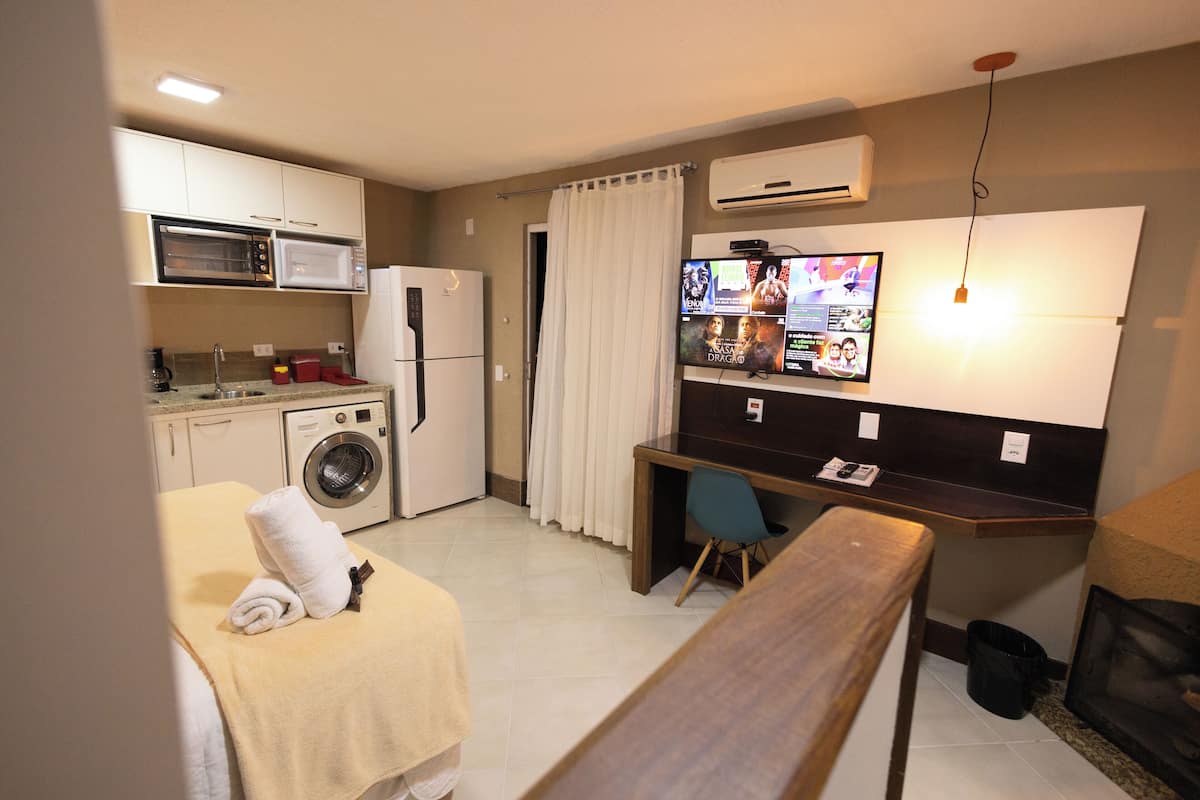 Studio Suite | Premium bedding, desk, free WiFi, bed sheets