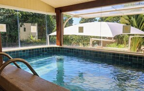 Indoor pool, outdoor pool - Pousada Reserva Penedo (Itatiaia)