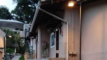 Habitación Deluxe | Ropa de cama de alta calidad, escritorio, wifi gratis y ropa de cama