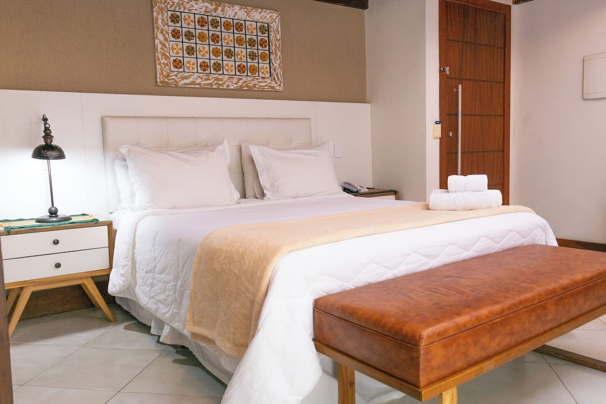 Grand Room | Premium bedding, desk, free WiFi, bed sheets