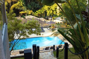 Indoor pool, outdoor pool - Pousada Reserva Penedo (Itatiaia)