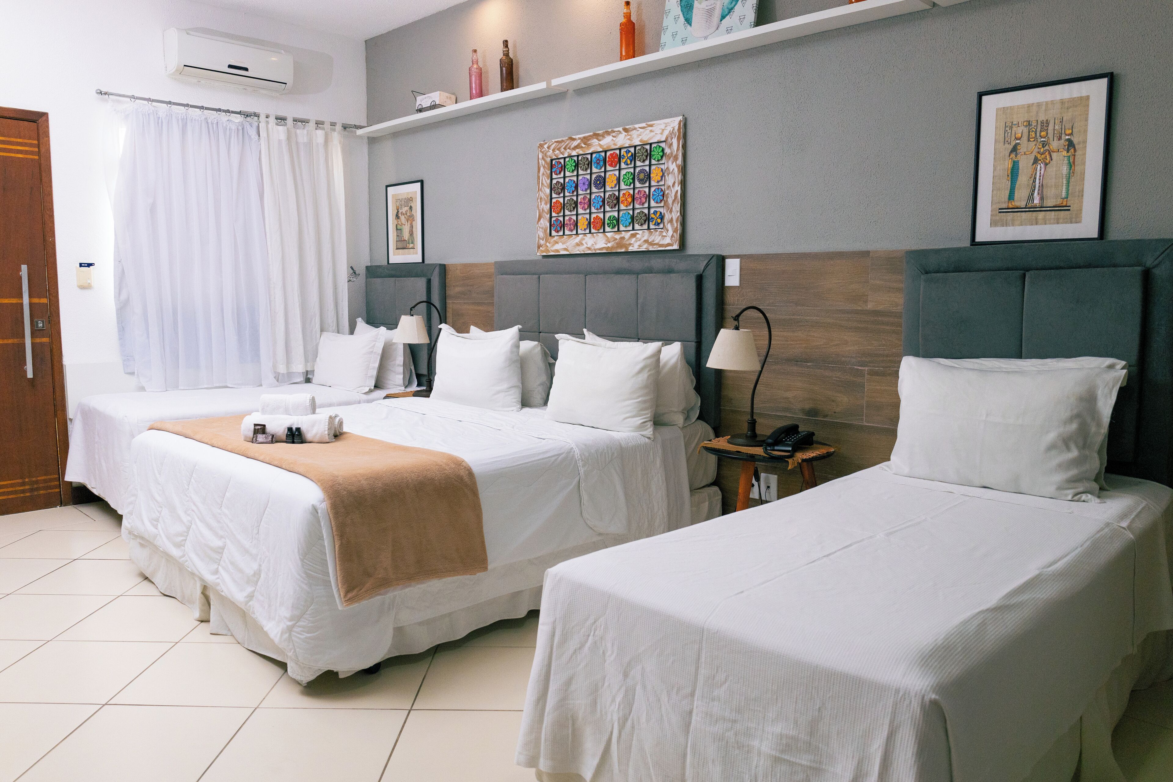 Habitación Deluxe | Ropa de cama de alta calidad, escritorio, wifi gratis y ropa de cama 