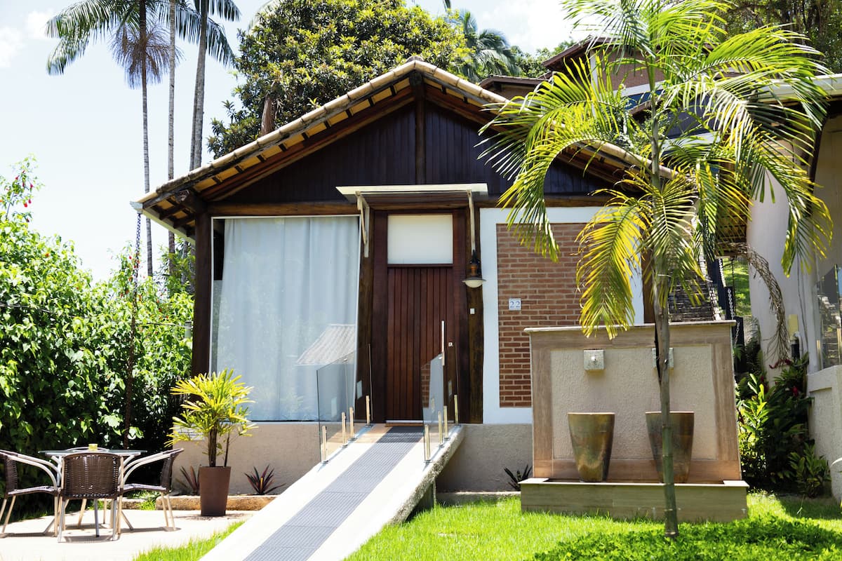 Premium bedding, desk, free WiFi, bed sheets