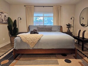 4 bedrooms, desk, iron/ironing board, travel cot