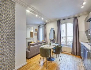 Apartment | Dining - Charming Apartment Center of Paris by Studio Prestige (Paris)