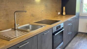 Kühlschrank, Ofen, Herdplatte, Geschirrspüler