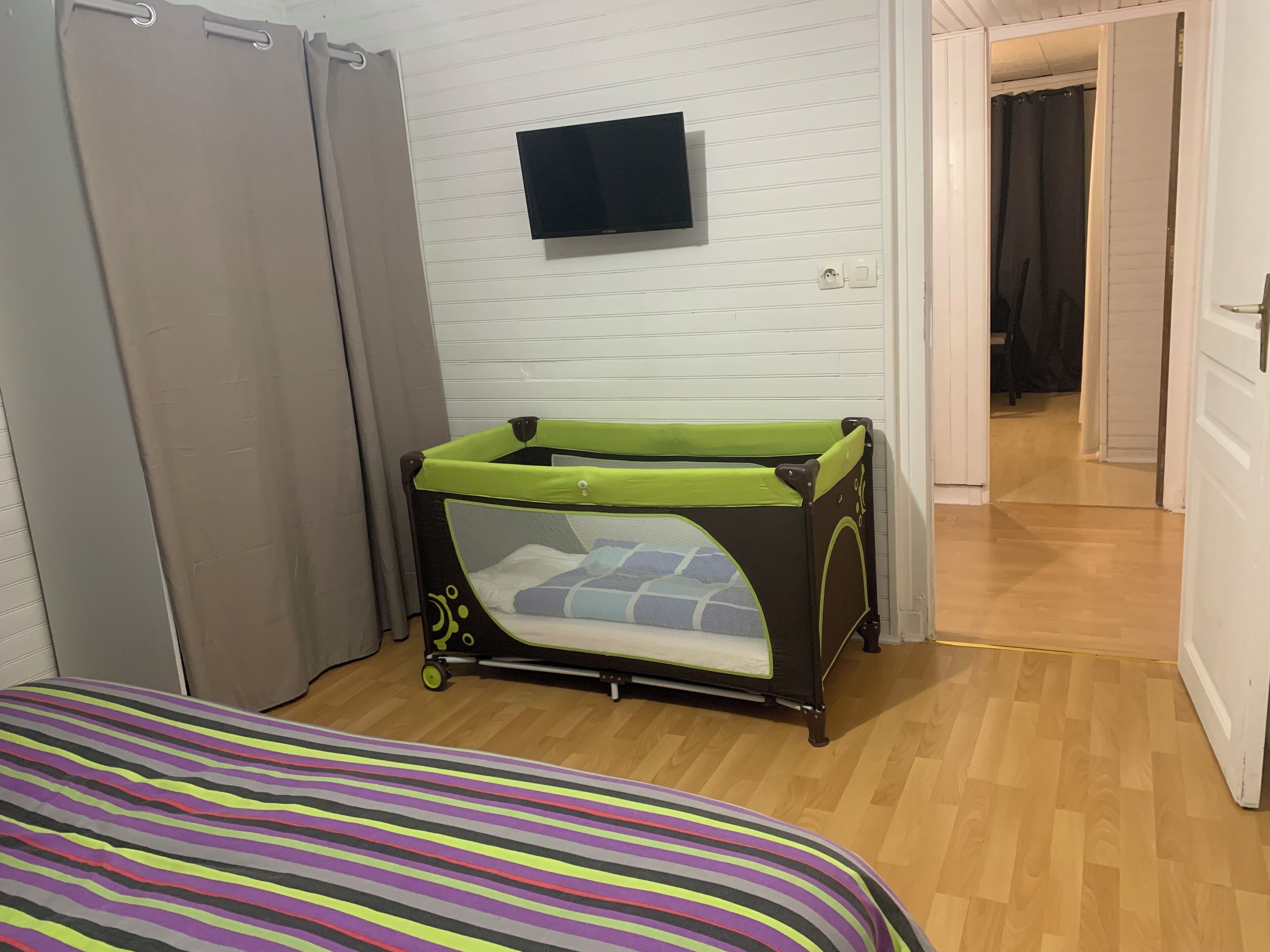 2 chambres, lit parapluie, Wi-Fi gratuit, draps fournis