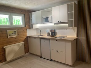 Fridge, microwave, coffee/tea maker, electric kettle