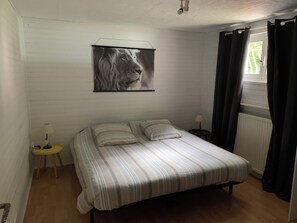 2 makuuhuonetta, vauvan matkasänky, ilmainen Wi-Fi, vuodevaatteet