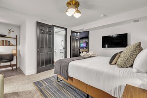 5 bedrooms, desk, iron/ironing board, WiFi