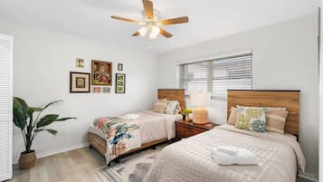 2 slaapkamers, een strijkplank/strijkijzer, wifi, beddengoed