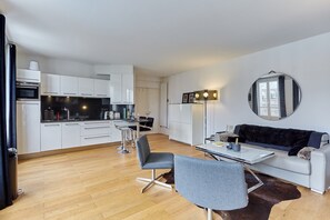 Living area - Superb Arc de Triomphe Apartment (Paris)