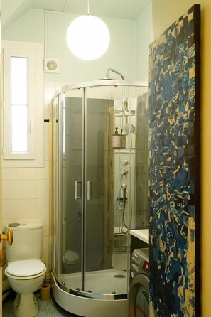 Dusche, Haartrockner, Handtücher