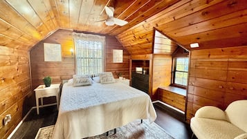 3 bedrooms, desk, WiFi, bed sheets