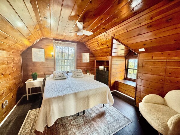 3 bedrooms, desk, WiFi, bed sheets