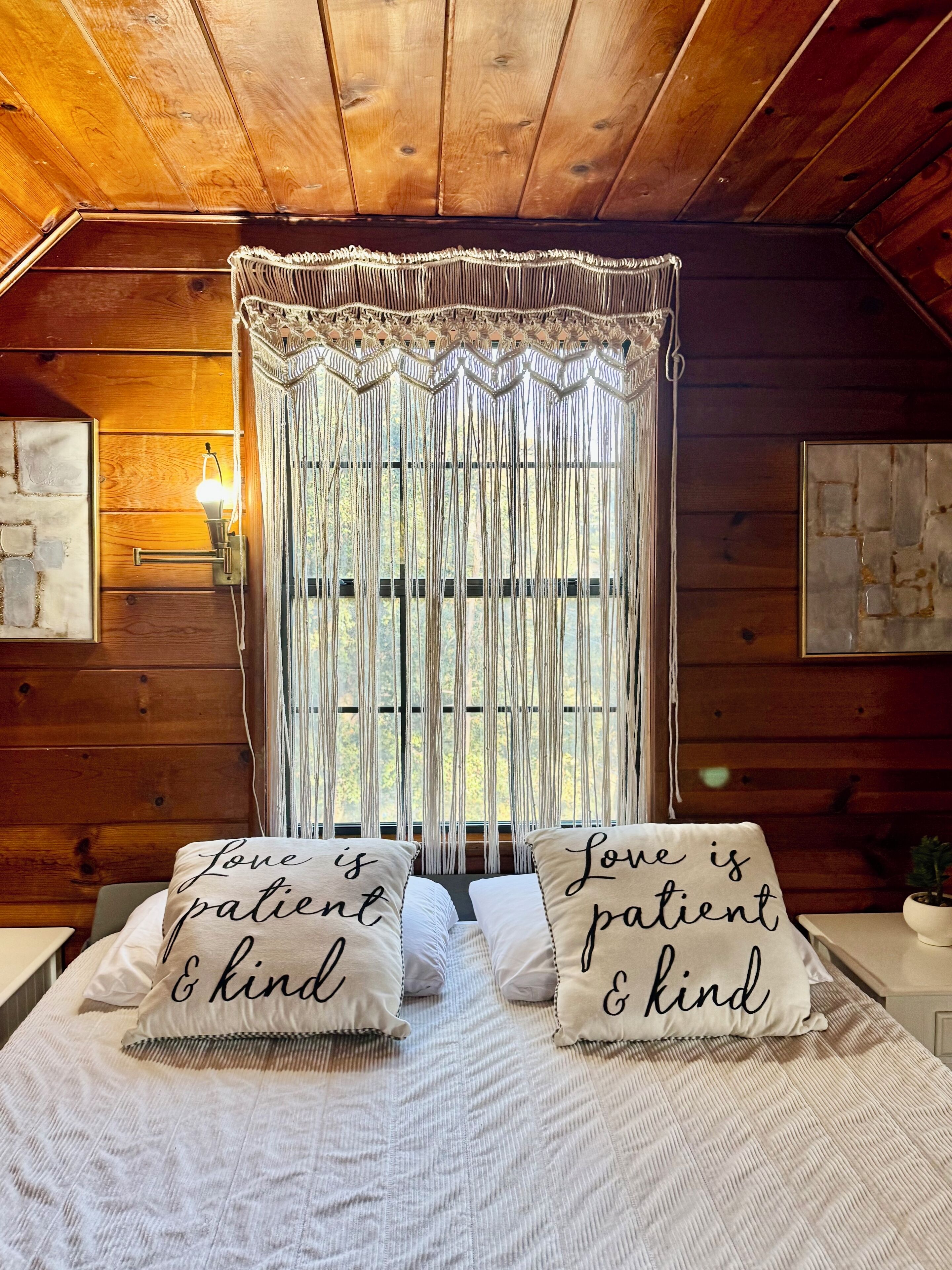 3 bedrooms, desk, WiFi, bed sheets