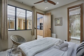 Departamento | Espacio para trabajar con laptop y tabla de planchar con plancha 
