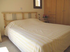 2 makuuhuonetta, silitysrauta/-lauta, Wi-Fi, vuodevaatteet