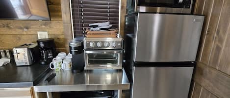 Geladeira, micro-ondas, fogão, cooktop