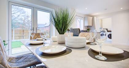 33 CRANESBILL CLOSE, pet friendly, with a garden in Colchester